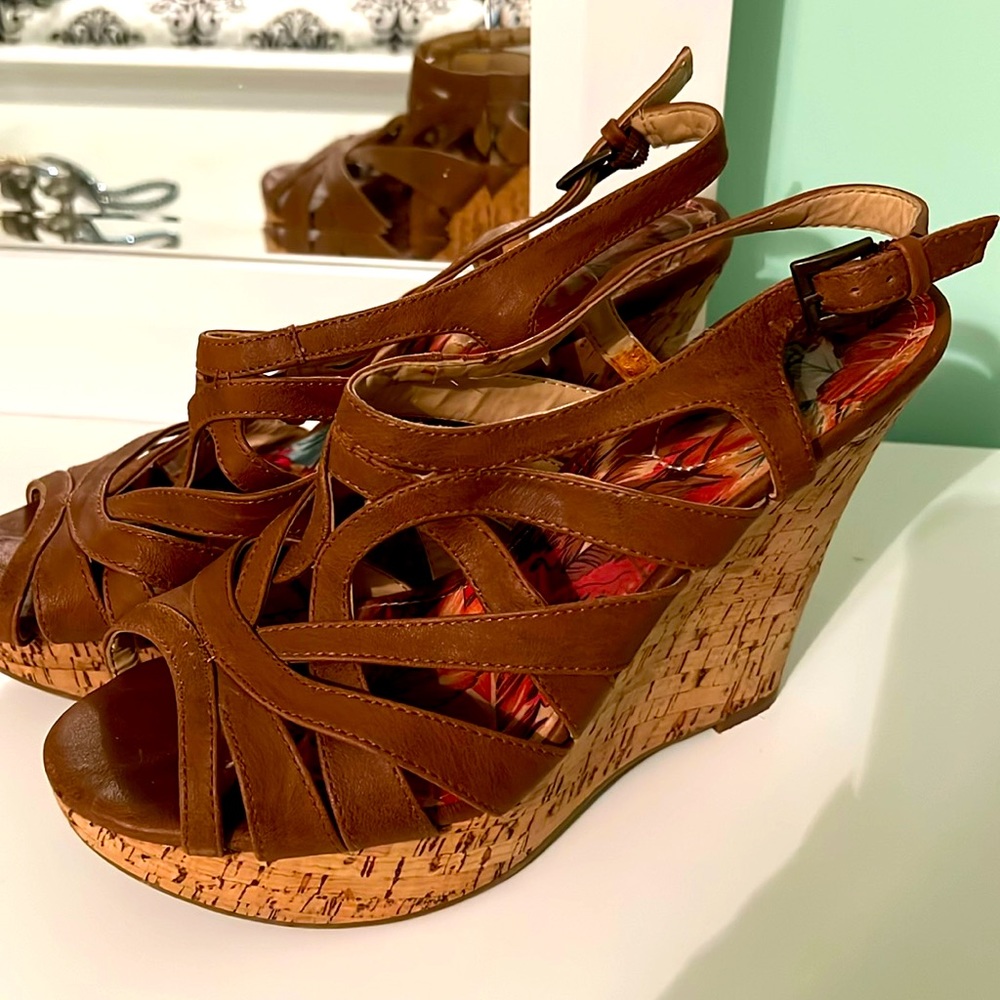 Women’s platform shoes